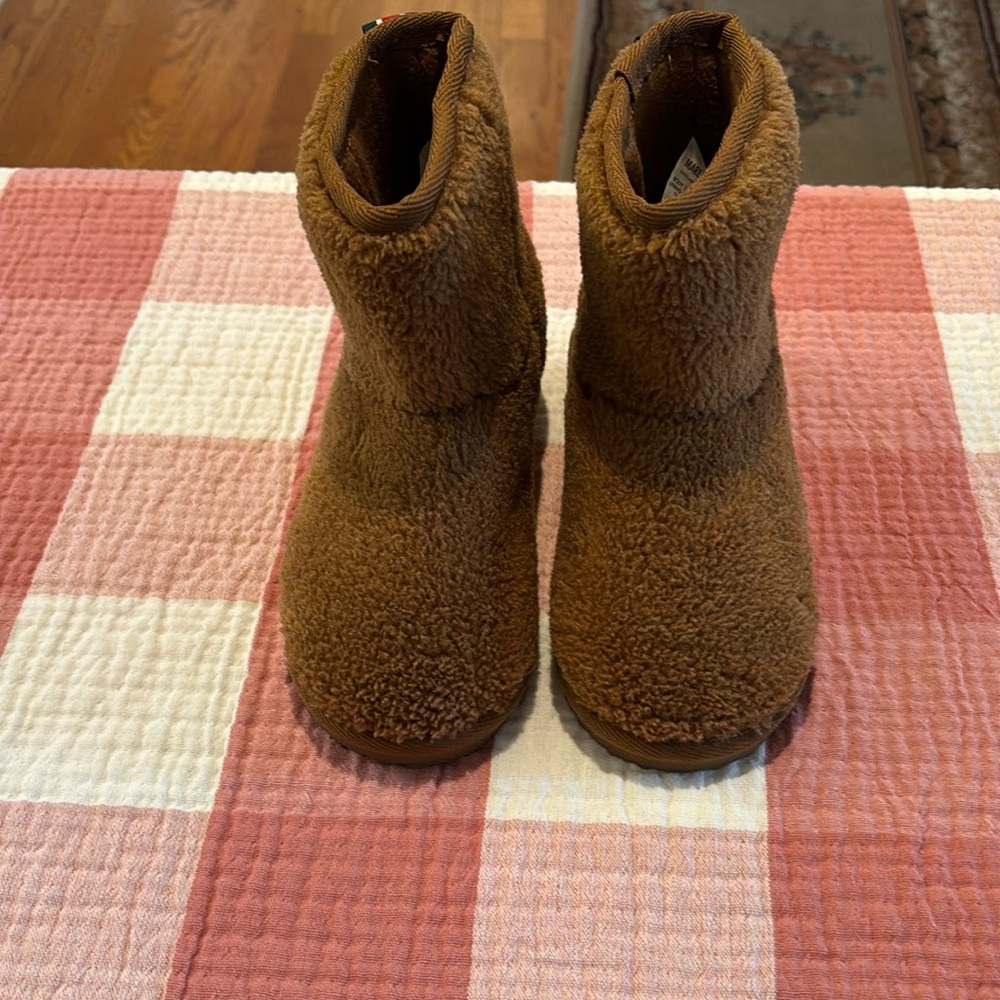 NWOT MARLEYLILLY  Sherpa boots